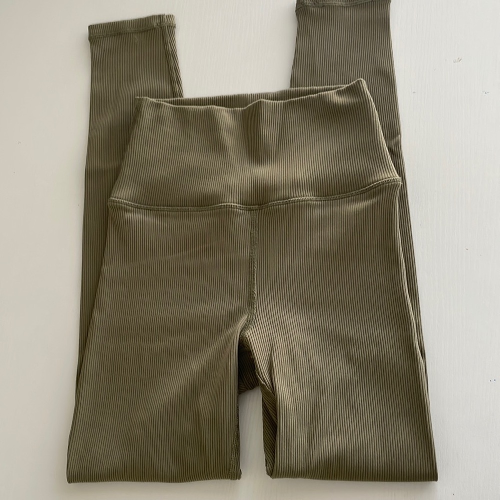 Offline by Aerie women’s green leggings size small inseam 24”